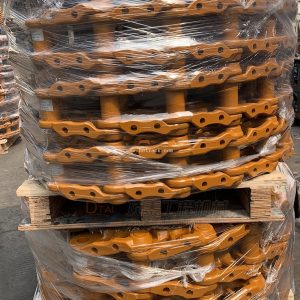 Excavator Undercarriage Spare Parts EX120 Track Chain Track Link Assembly