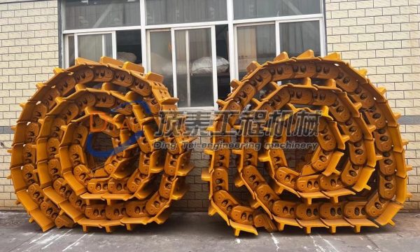Excavator Undercarriage Parts Track Chain and Track Link Assembly PC200-5