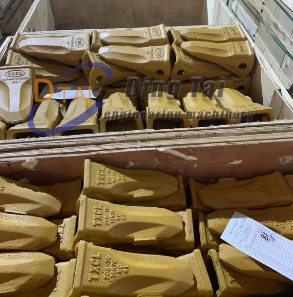 Excavator Parts 208-70-14152 Tooth for Komatsu Bucket PC400-8 Bucket Tips
